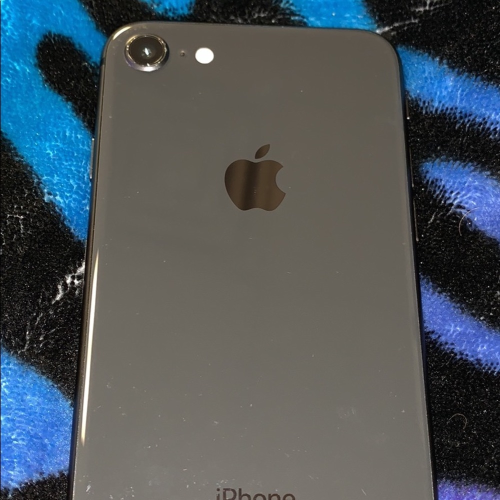 Iphone 8 - image 1